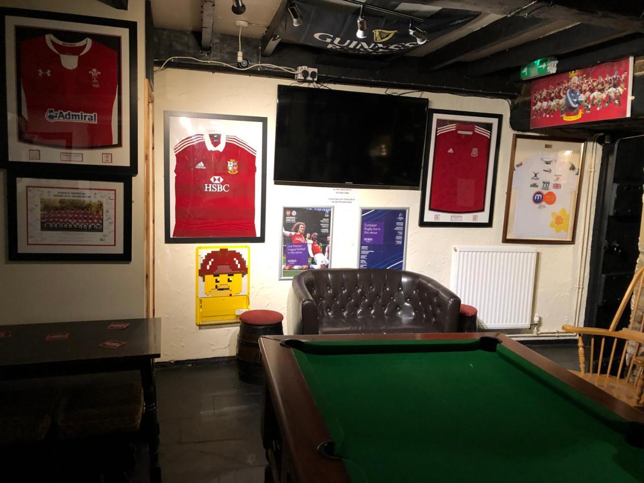The Crosskeys Inn 우스크 외부 사진
