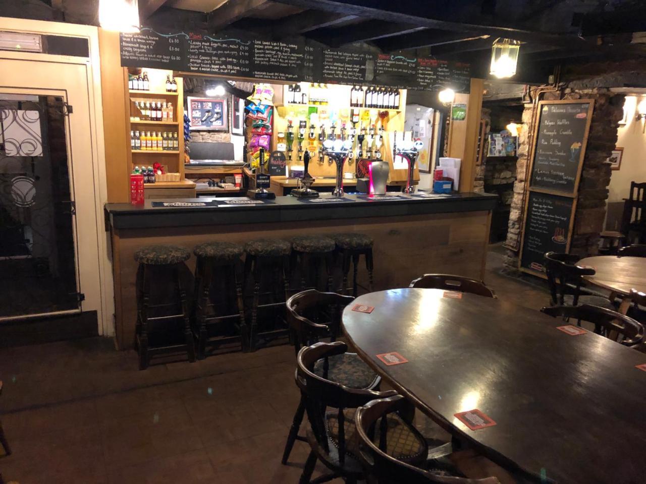 The Crosskeys Inn 우스크 외부 사진