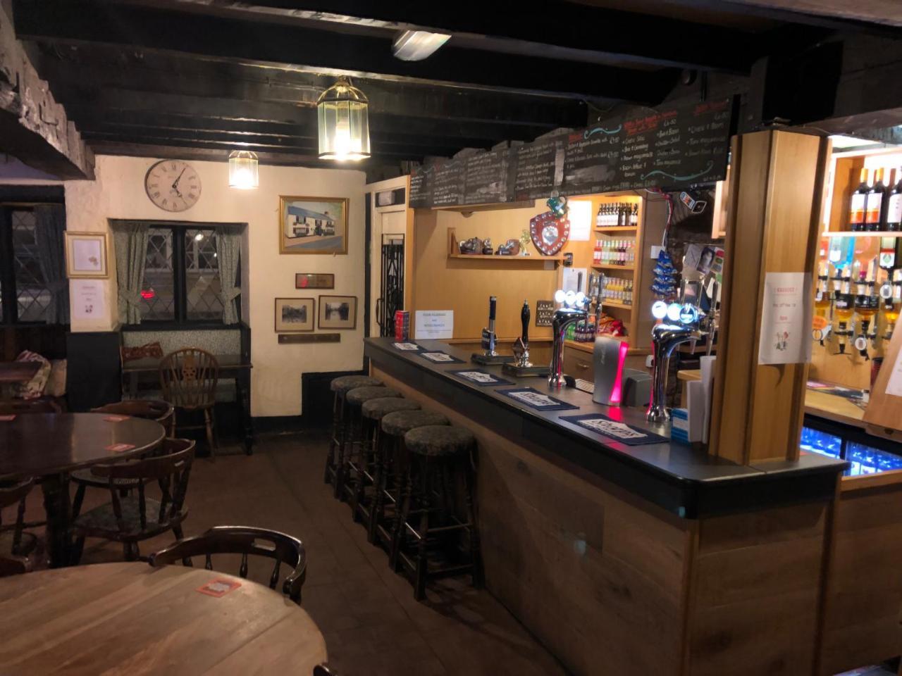 The Crosskeys Inn 우스크 외부 사진