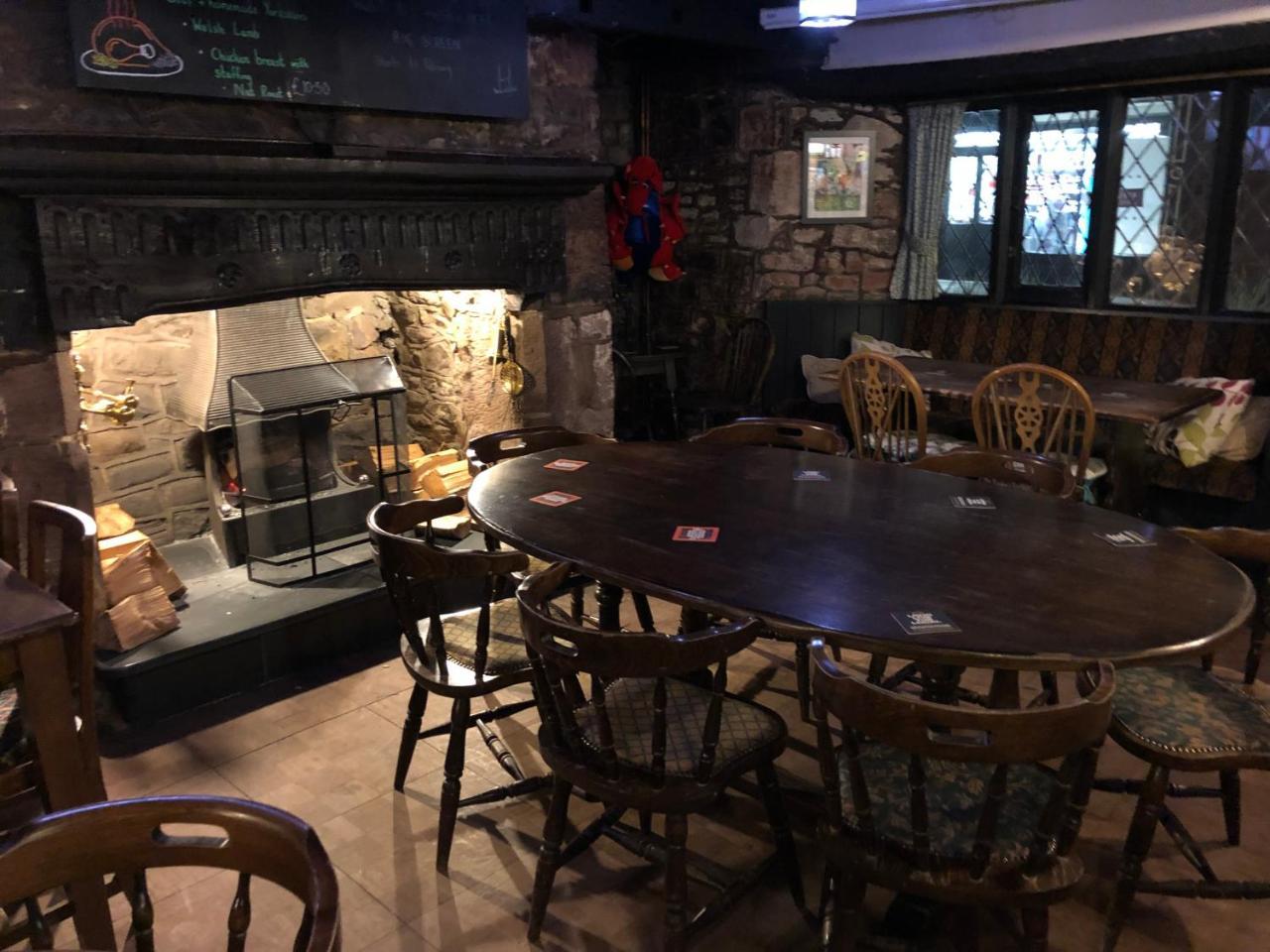 The Crosskeys Inn 우스크 외부 사진