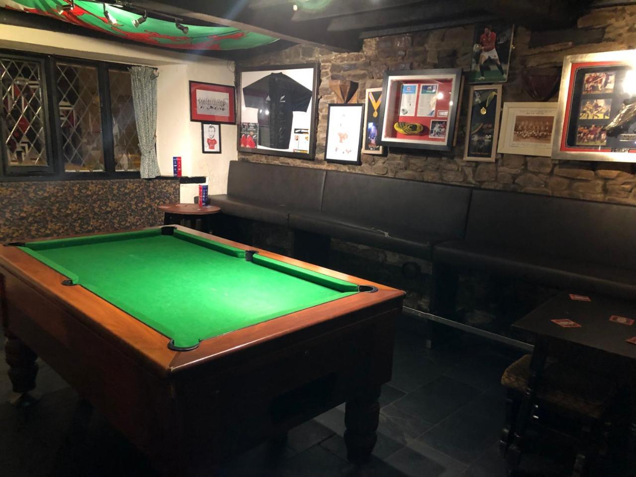 The Crosskeys Inn 우스크 외부 사진